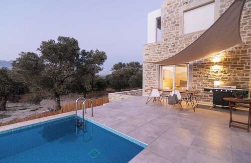 Kamilari House | Beautiful natural stone vacation home in the south of Crete (Kamilari) - sea view!
