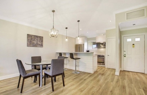 Hunt Club Cottage | beautiful newly renovated golf front cottage, located inside the PGA National