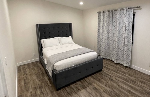 Bell Gardens House | Beautiful Neighborhood close to Resturants, Theme Parks & OC in the City of LA.