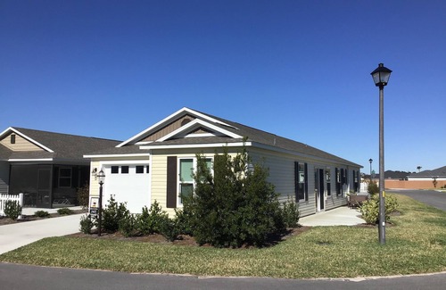 Wildwood Villa | Beautiful New 2/2 Dog Friendly Villa w/GOLF CART, BBQ & FREE WiFi!