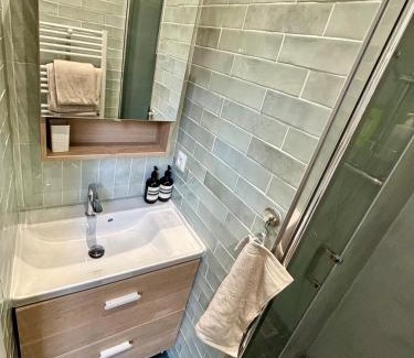 Quartier de la Chapelle Apartment | Beautiful new and comfortable studio 10min from Montmartre