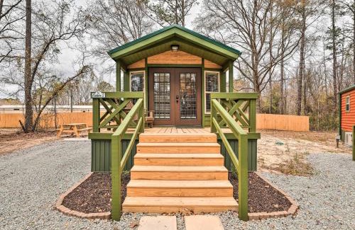 New Bern Apartment | Beautiful New Bern Studio Cabin with Fire Pit!