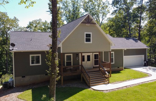 Salem House | Beautiful new construction in Turtle Head community on Lake Keowee