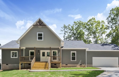 Salem House | Beautiful new construction in Turtle Head community on Lake Keowee