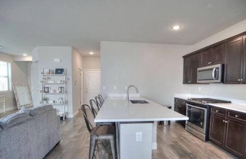Raisin House | Beautiful new home in a safe quiet Neighborhood