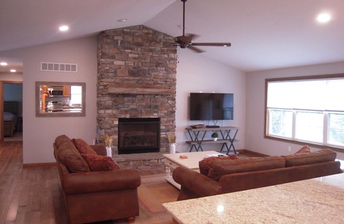 Apple Valley House | Beautiful new home on golf course