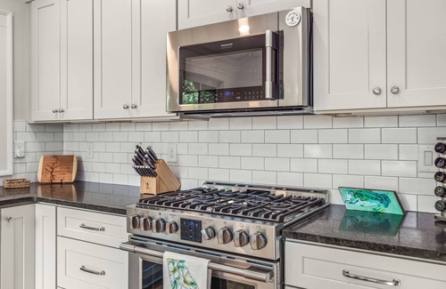Wiley House | Beautiful New Home Overlooking breathtaking Lake Burton