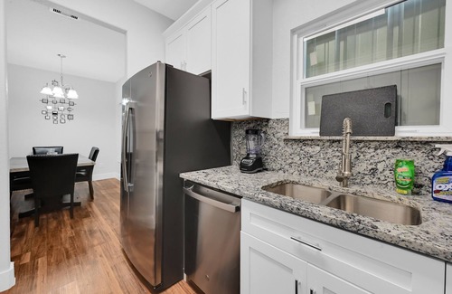 Southeast Houston House | Beautiful new home very close to a lot of restaurants and shops. Ni