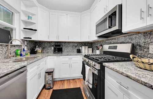 Southeast Houston House | Beautiful new home very close to a lot of restaurants and shops. Ni