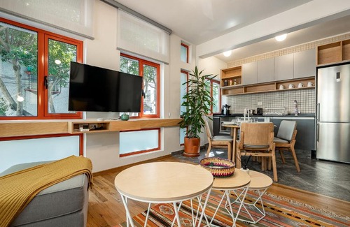 La Condesa Apartment | Beautiful New, Modern Condo in La Condesa!