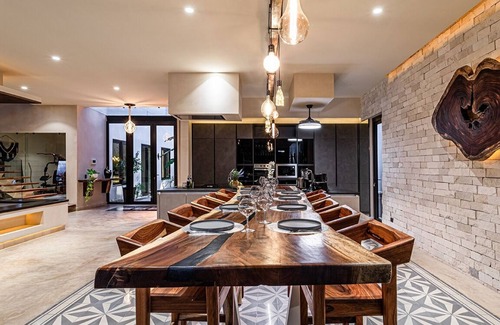 Playacar Fase II House | BEAUTIFUL NEW VILLA UP TO 21 PEOPLE - GYM/POOL/JACUZZI/UNDERGROUND BAR