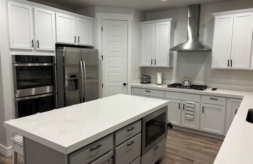 Carterville House | Beautiful new residential Lindon home with lots of space for all of your family!