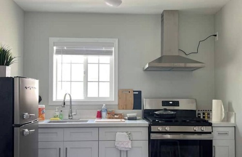 Mayflower Village House | Beautiful New Studio In Arcadia With Kitchen-C
