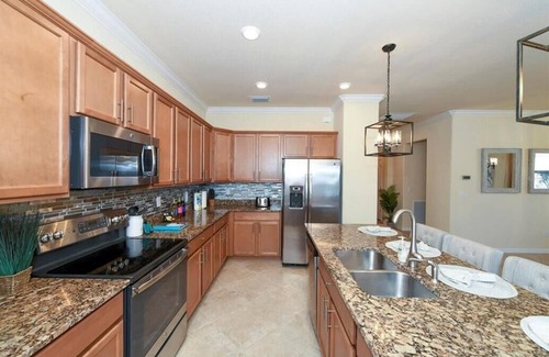 Bradenton House | Beautiful, Newer Home in River Strand! Endless Fun!