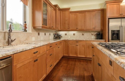 Southwest Bend House | Beautiful newer house near the Old Mill district and the Deutsches River.