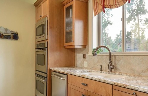 Southwest Bend House | Beautiful newer house near the Old Mill district and the Deutsches River.