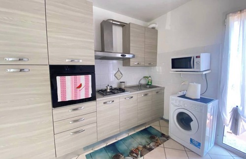 Andora House | Beautiful Newly Remodeled 2Story house 5 min from beach for families and couples