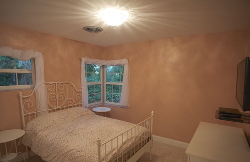 Eustis House | Beautiful newly refurbished 3/2 with new everything! Hilltop view!!