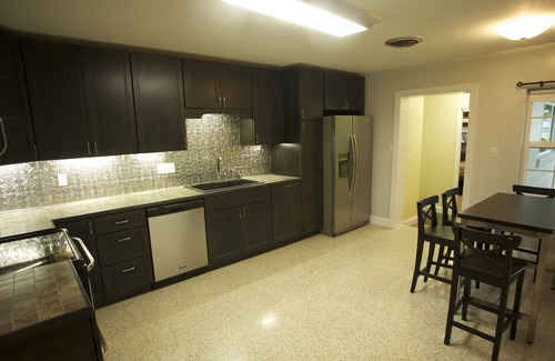 Eustis House | Beautiful newly refurbished 3/2 with new everything! Hilltop view!!
