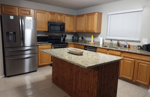 San Tan Heights House | Beautiful newly remodeled home with large yard and Gazebo.