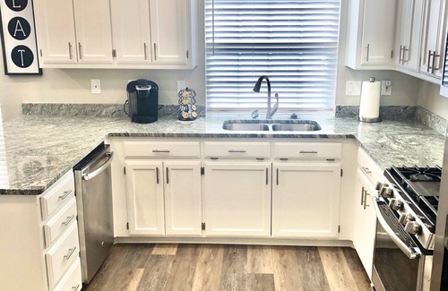 Westside House | Beautiful Newly Renovated 4 Bedroom Westside House