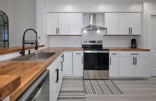 Tropical Cove Condo | Beautiful newly renovated 2 Bed 2 Bath condo in the Lexington County Club