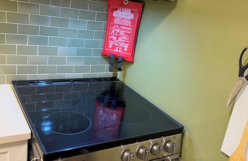 Brookmont Apartment | Beautiful, newly renovated apartment 1 mile from DC on Potomac River