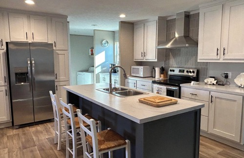 Negreet House | Beautiful Oasis only steps away from the lake