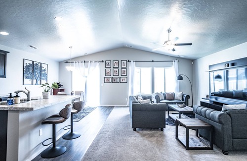 Kuna House | Beautiful Oasis with a splash of Glam