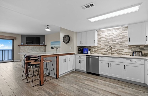 Cherry Grove Beach Condo | BEAUTIFUL OCEANFRONT PENTHOUSE.