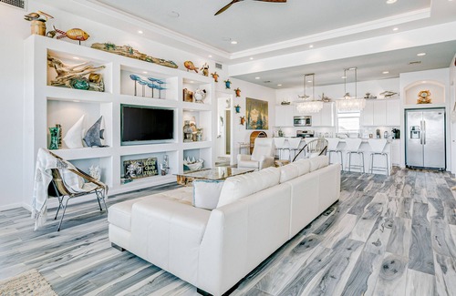 Port Bolivar House | Beautiful oceanfront home with expansive decks