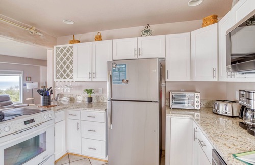 Lincoln Beach House | Beautiful OceanView Home with Hot Tub Just South of Lincoln City