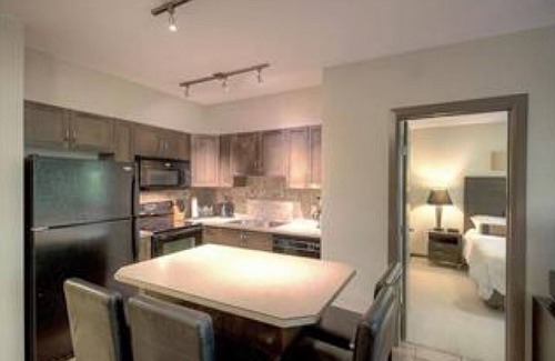 South Pandosy Condo | Beautiful Okanagan - Main Floor 2 Bdrm/2 bath - Playa Del Sol SEEKING LONG STAY