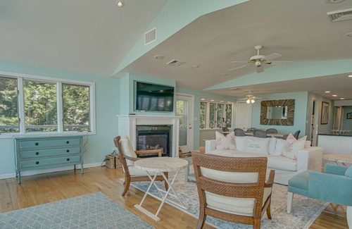 Town of Southold Town House | BEAUTIFUL ON THE BEACH GREENPORT HOME