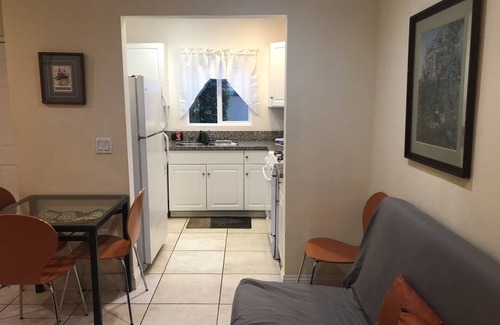 Burbank House | Beautiful one bedroom in Burbank