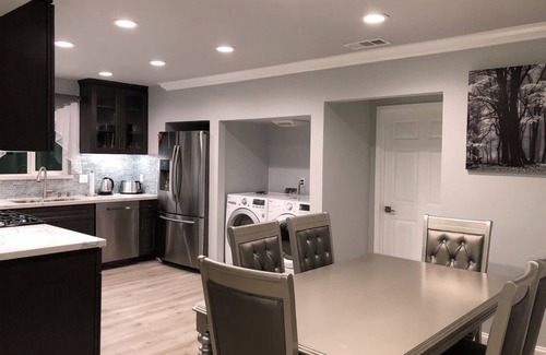 North Hollywood House | Beautiful One of a kind Home with Pool & Jacuzzi!