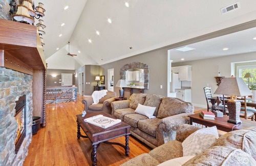 Bella Vista House | Beautiful Ozark Mountain Lakehouse
