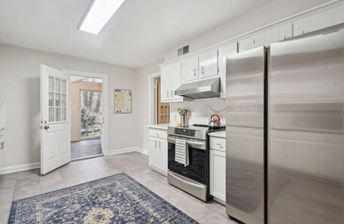 The Palisades House | Beautiful Palisades 5BR Home, Fabulous Location