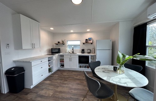 Venice House | Beautiful Paradise Escape- 2BA/1.5 BA, heated pool, resort activities, trails