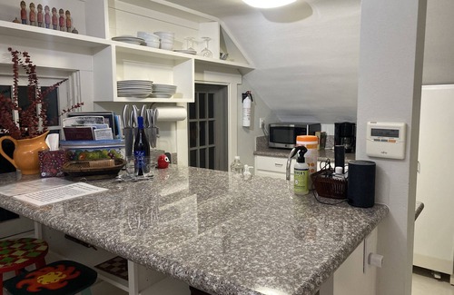 Pasadena House | Beautiful Pasadena Neighborhood- Detached Guest House with Garden
