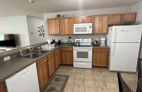 Charlotte House | Beautiful Patio Villa w/GOLF CART Close to Brownwood Paddock Square