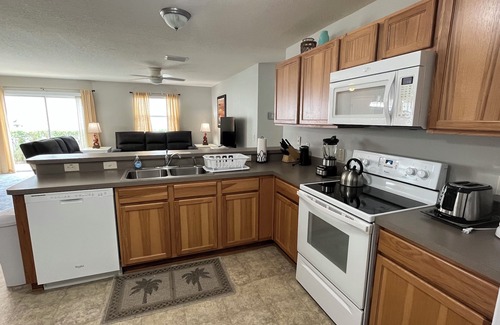 Charlotte House | Beautiful Patio Villa w/GOLF CART Close to Brownwood Paddock Square