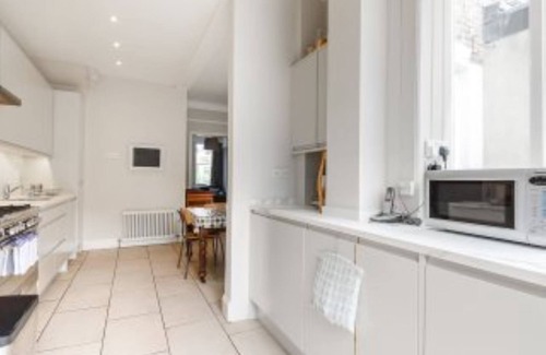 Northfield House | Beautiful period house in Ealing minutes from Northfields tube