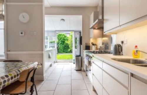 Northfield House | Beautiful period house in Ealing minutes from Northfields tube