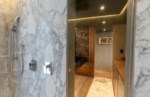 Del Valle Apartment | Beautiful PH with Private Jacuzzi