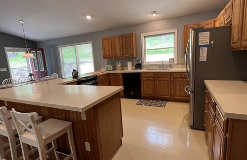 Cooperstown House | Beautiful Pines Tucked in the trees, minutes to Cooperstown & Dreams Park