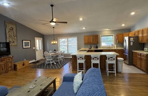 Cooperstown House | Beautiful Pines Tucked in the trees, minutes to Cooperstown & Dreams Park