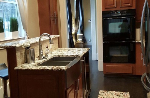 Mechanicsville House | Beautiful Playhouse w/Pool & Podcast Room! 6 mins from DTWN ATL