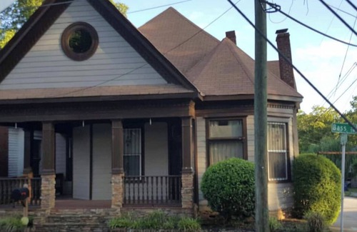 Mechanicsville House | Beautiful Playhouse w/Pool & Podcast Room! 6 mins from DTWN ATL