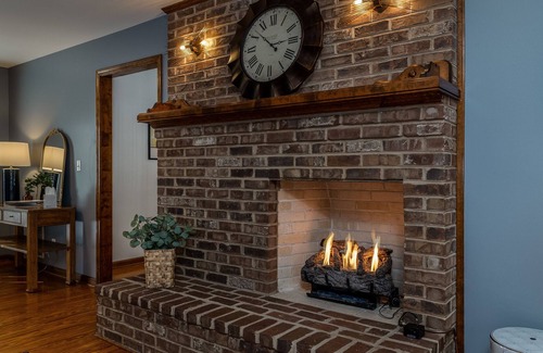 Elkton House | Beautiful pond side mountain retreat - near Massanutten Resort and hiking trails